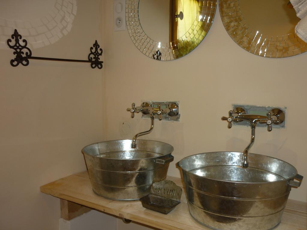 La Fontaine Des Noyers Villa Saint-Saturnin-lès-Apt Room photo