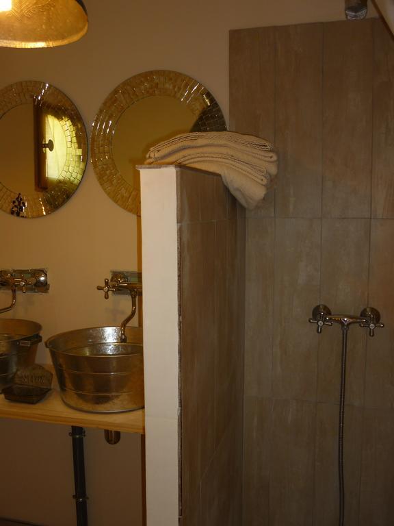 La Fontaine Des Noyers Villa Saint-Saturnin-lès-Apt Room photo